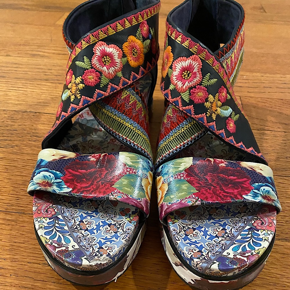 JOHNNY WAS Floral Sandals Size 10.5 Worn ONCE